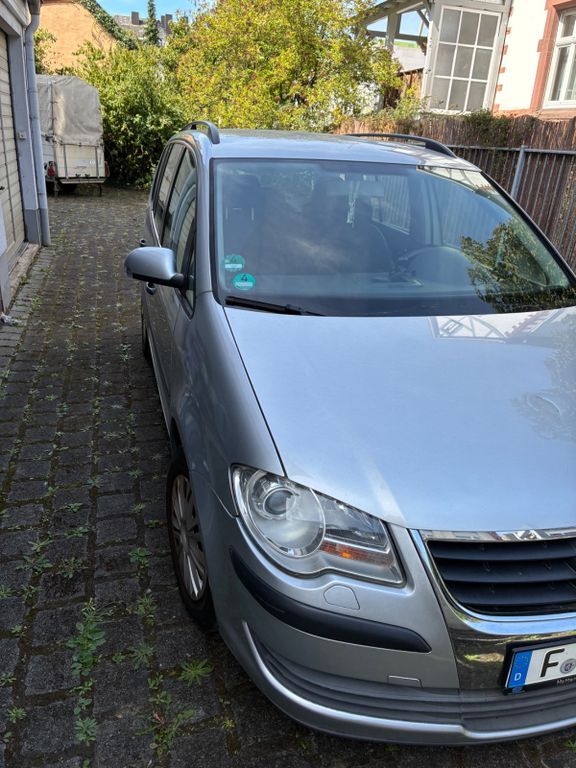 VW Touran 303.000 km 3.200 € Frankfurt am Main 65933