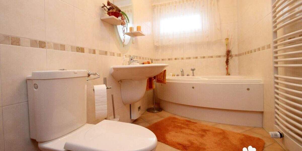 BERK Immobilien - Gepflegtes Einfamilienhaus mit schönem Garten in unverbaubarer Feldrandlage 6 zimmer