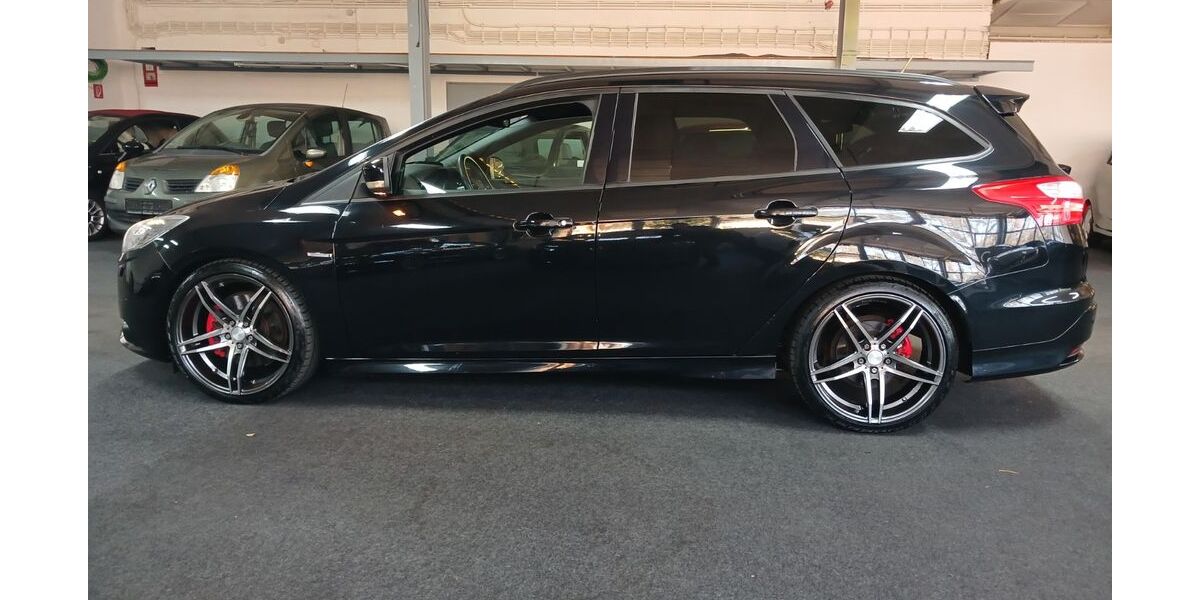 Ford Focus 122.800 km 10.499 &euro; Rüsselsheim 65428