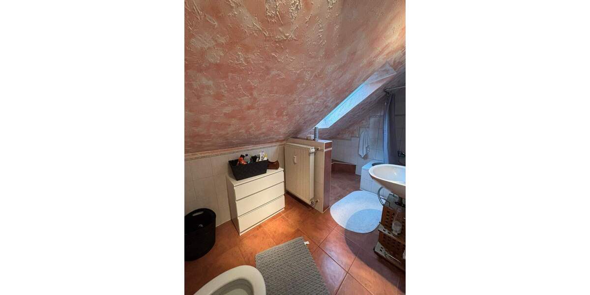 2,5-Zimmer-Dachgeschosswohnung mit Einbauküche in ruhiger Lage von Altenstadt-Lindheim 2 zimmer