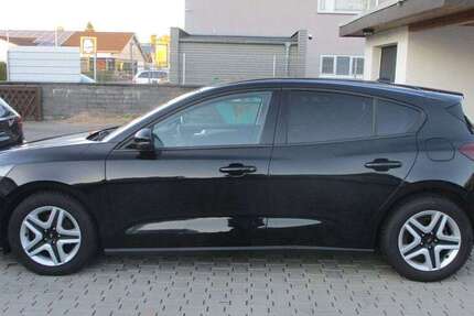 Ford Focus 103.331 km 13.799 &euro; Babenhausen 64832