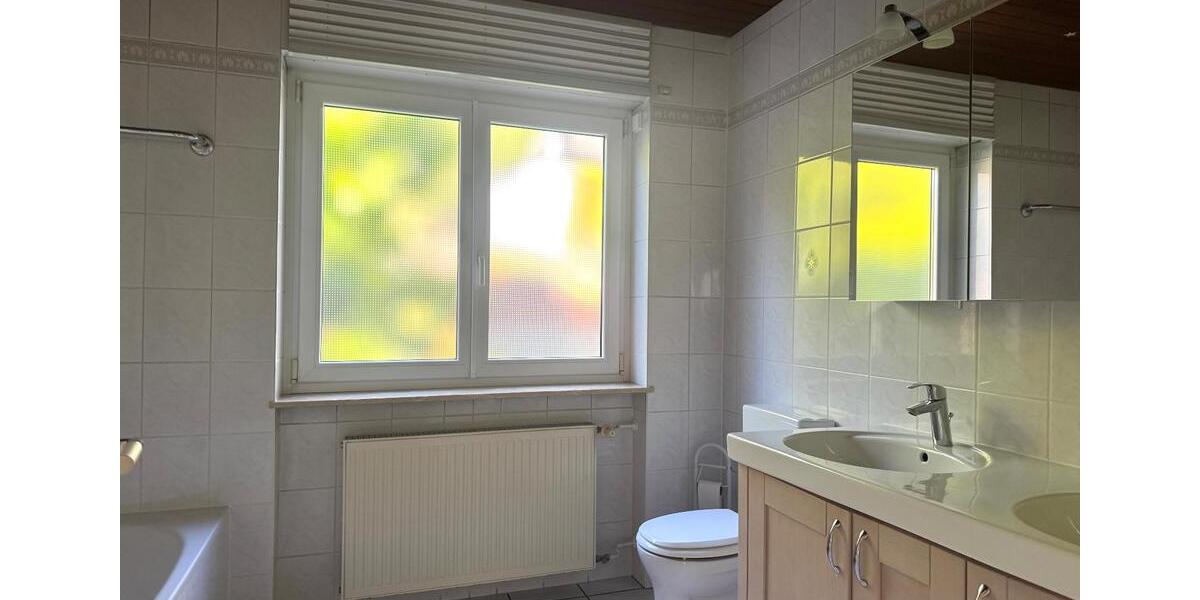 Bungalow Aschaffenburg Damm - 7 Zimmer, 203 m&sup2;, 1.750&euro; | Angebot:26544387