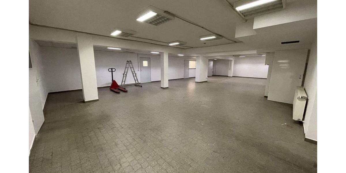 Ladenlokal im Erdgeschoss mit großer Schaufensterfront in Dietzenbach zimmer