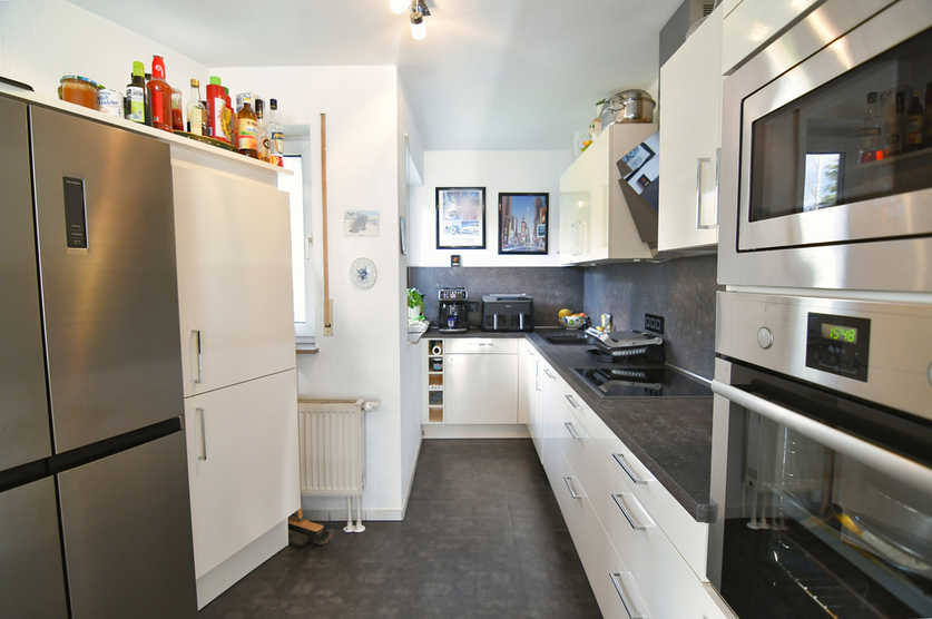 Schöne Wohnung mit 1a Infrastruktur + 2 TG Plätze 3 zimmer