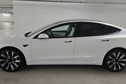 Tesla Model 3 5.900 km 44.900 € Mühlheim 63165