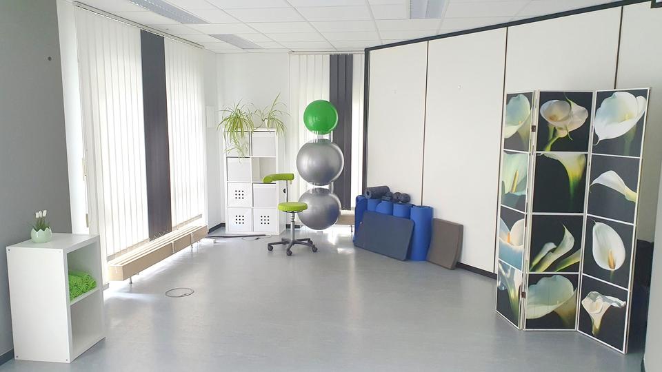 Büro- oder Praxisräume ! Zentral, lichtverwöhnt und mit Erweiterungspotential ! zimmer