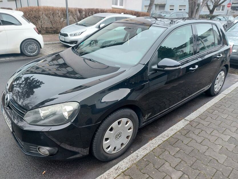VW Golf 245.700 km 3.400 € Frankfurt 60431