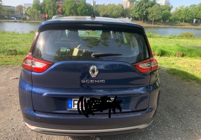 Renault Scenic 122.000 km 11.900 € Frankfurt am Main 60386
