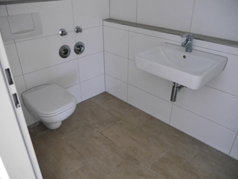 Schöne 2-Zimmer-Wohnung mit Tageslichtbad und Terrasse in Maintal-Bischofsheim zu vermieten zimmer