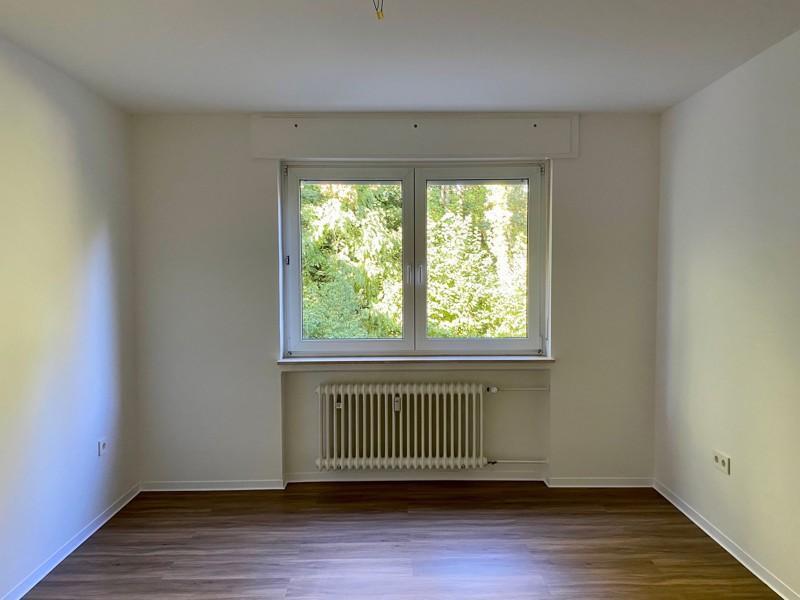 Kurzfristiger Einzug möglich - 2-Zimmer-Wohnung mit Tageslichtbad zimmer