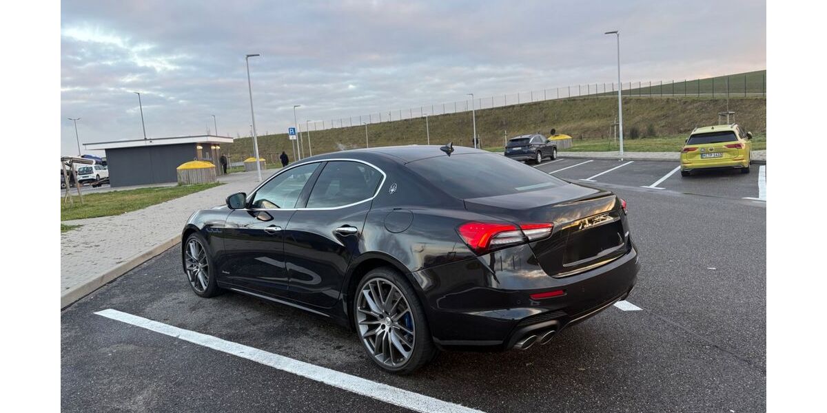 Maserati Ghibli 71.000 km 45.900 &euro; Flörsheim 65439