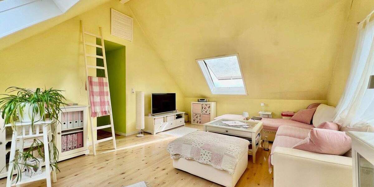 Lichtdurchflutete Wohnung mit viel Platz (zus. im DG) und Sonnenloggien 4 zimmer