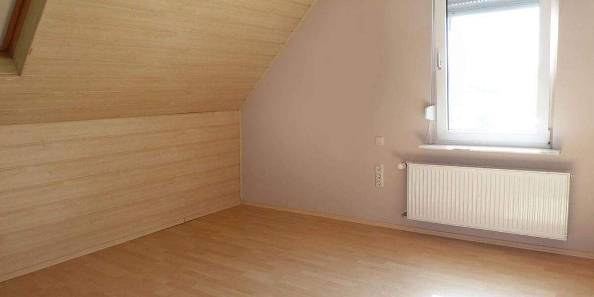 AUMÜLLER-Immobilien - Sympathische DHH mit Nebengebäude und sonnigere Hoffläche als Mietobjekt 4 zimmer