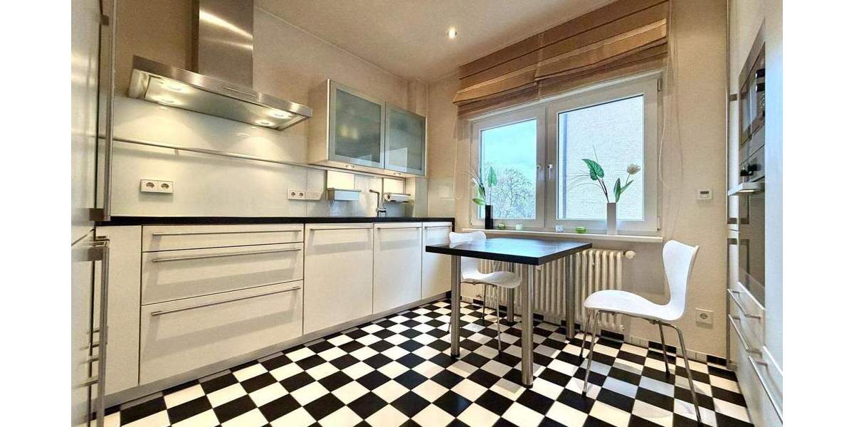 Rarität in gesuchtem Wohngebiet - Stilvoll sanierter Altbau - Buchraingebiet! 9 zimmer