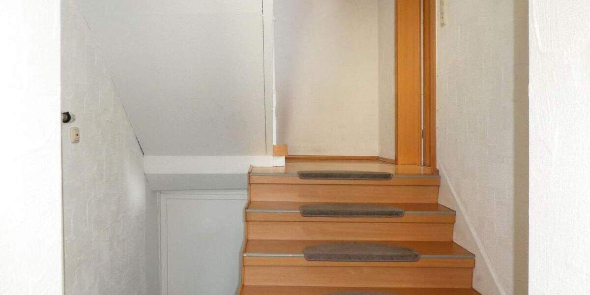 AUMÜLLER-Immobilien - Sympathische DHH mit Nebengebäude und sonnigere Hoffläche als Mietobjekt 4 zimmer