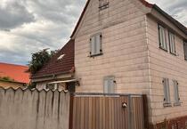 Einfamilienhaus mit Garage und Garten Renovierungsbedürftig