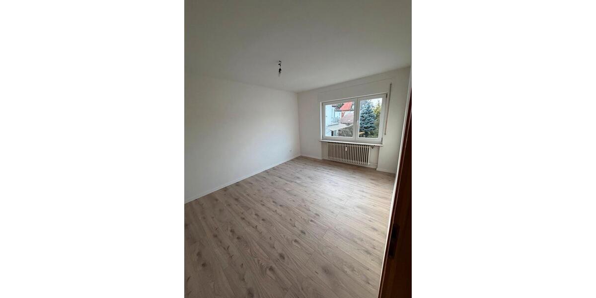 Etagenwohnung Flörsheim am Main - 3 Zimmer, 90 m&sup2;, 1.150&euro; | Angebot:25284582