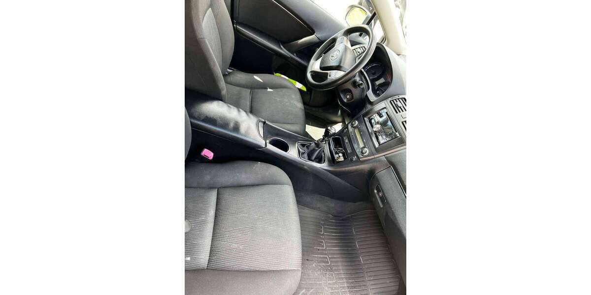 Toyota Avensis 263.056 km 4.000 &euro; Frankfurt am Main, Stadt 60311