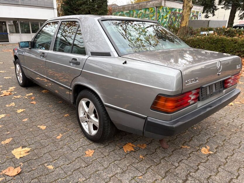 Mercedes-Benz 190 241.793 km 3.900 € Frankfurt am Main 60389