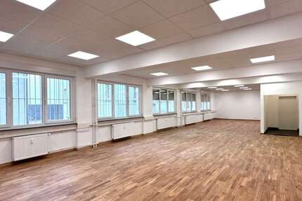 Büro in Frankfurt am Main Bahnhofsviertel 2.999 € 242 m² zimmer