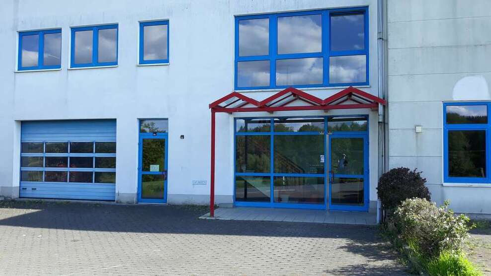 Halle in Usingen 1.440 € 360 m²