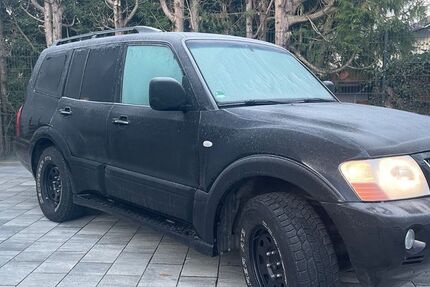 Mitsubishi Pajero 204.000 km 15.500 € Rodenbach 63517