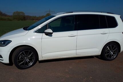 VW Touran 121.500 km 15.700 &euro; Groß-Umstadt 64823