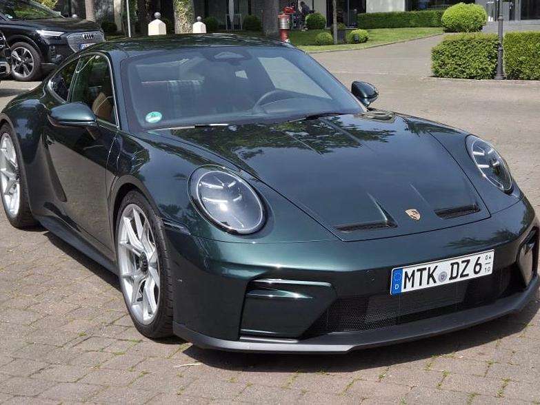Porsche 992 1.500 km 294.950 &euro; Kriftel 65830