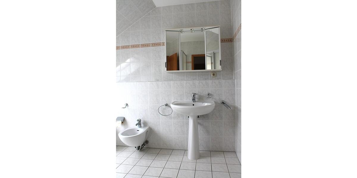 Dachgeschoßwohnung Aschaffenburg Damm - 2 Zimmer, 82 m&sup2;, 750&euro; | Angebot:26648147