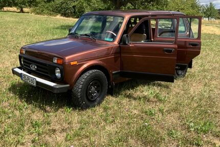 Lada Niva 47.000 km 11.400 &euro; Wöllstadt 61206