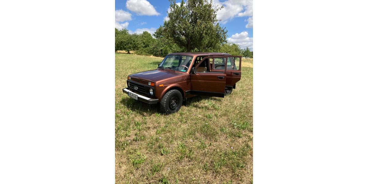 Lada Niva 47.000 km 11.400 &euro; Wöllstadt 61206