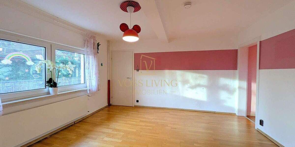 Großes potentialträchtiges Haus mit Garten, Balkon, 3 KFZ Stellplätzen, Keller und Nebengebäude 1 zimmer