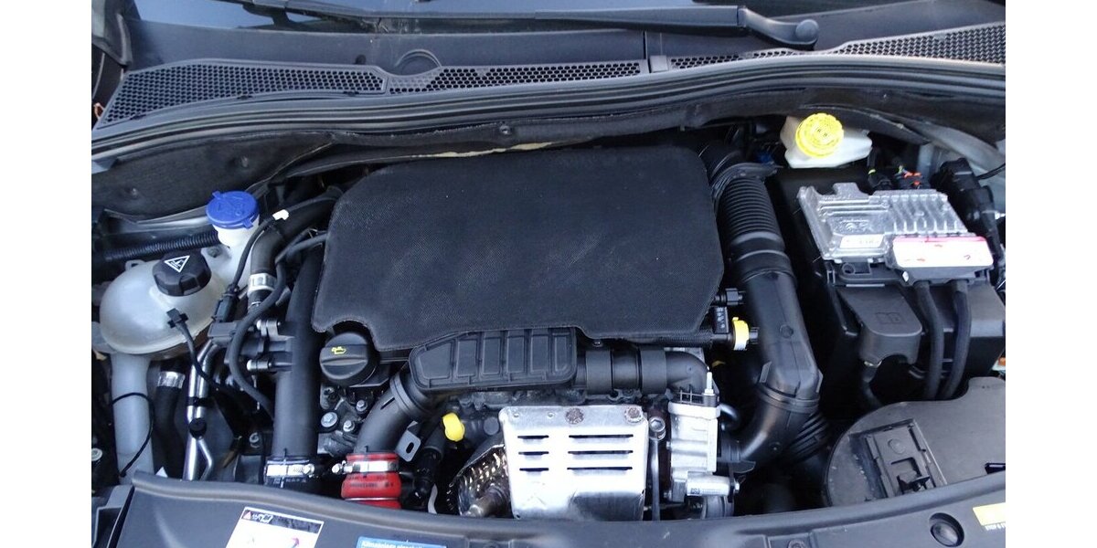 Peugeot 2008 Allure Automatik, Navigation, Parksensoren, 32.718 km 10.990 &euro; Rodgau 63110