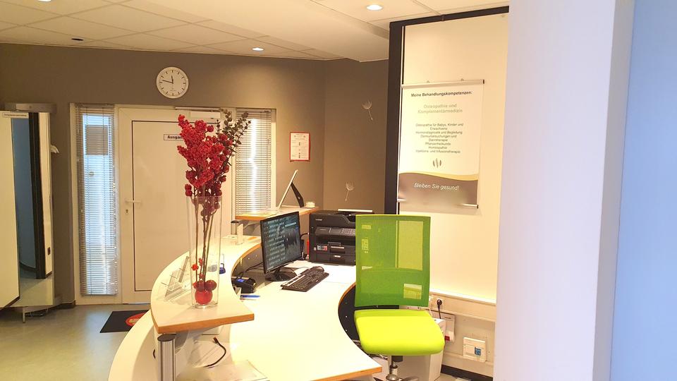 Büro- oder Praxisräume ! Zentral, lichtverwöhnt und mit Erweiterungspotential ! zimmer