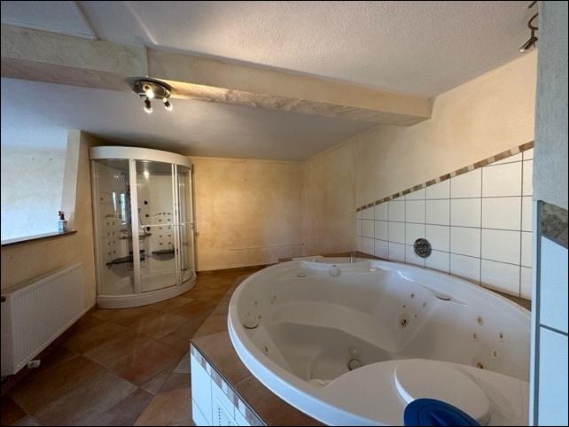 Einfamilienhaus Mömbris - 8 Zimmer, 350 m&sup2;, 2.700&euro; | Angebot:26367496