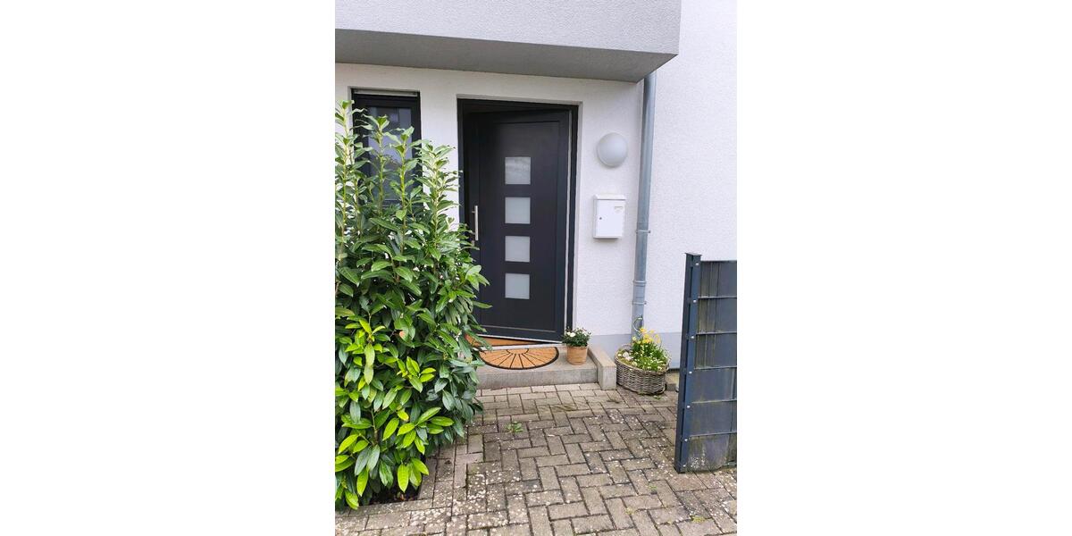 Doppelhaushälfte Bad Nauheim - 6 Zimmer, 146 m&sup2;, 2.200&euro; | Angebot:26213753