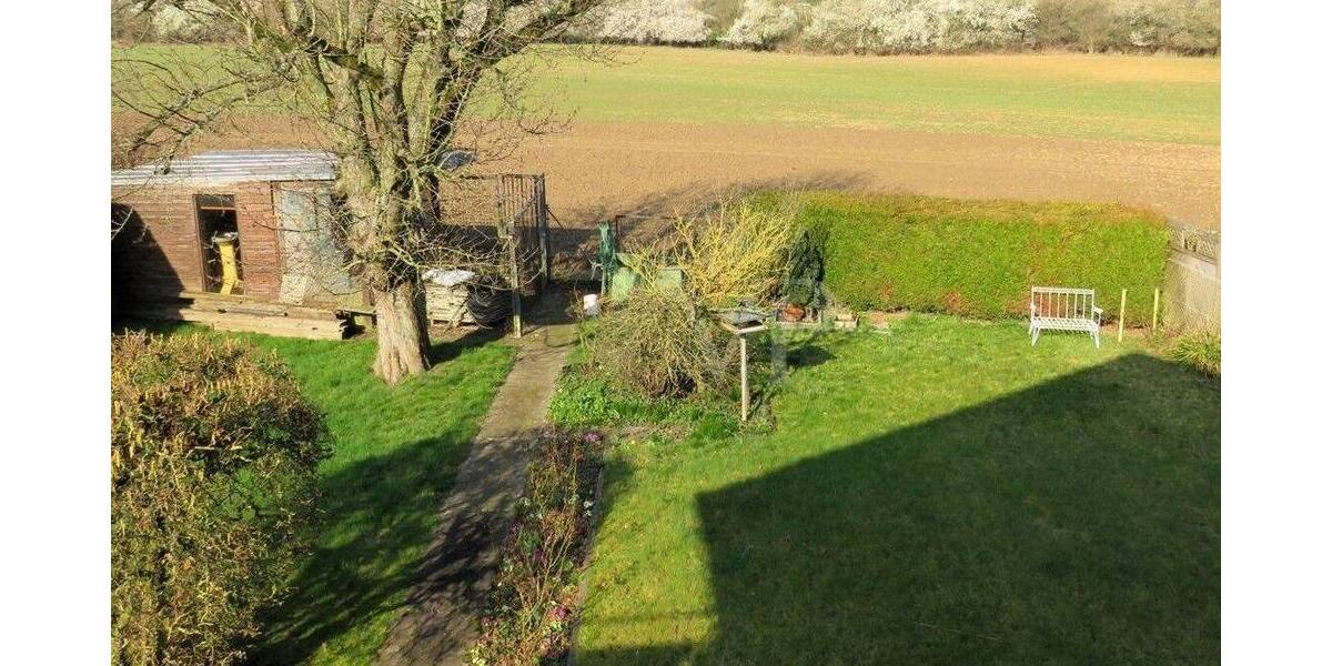 Geräumiges Zweifamilienhaus in ruhiger Ortsandlage 6 zimmer