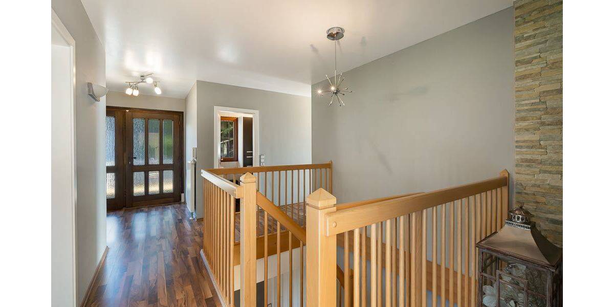 Einfamilienhaus Rosbach vor der Höhe Ober-Rosbach - 6 Zimmer, 255 m&sup2;, 1.190.000&euro; | Angebot:26128493