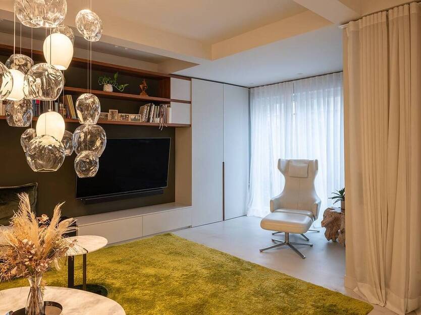 Zentrale LuxusWohnung mit Aufzug, Küche und 2 Balkone ready-to-move-in