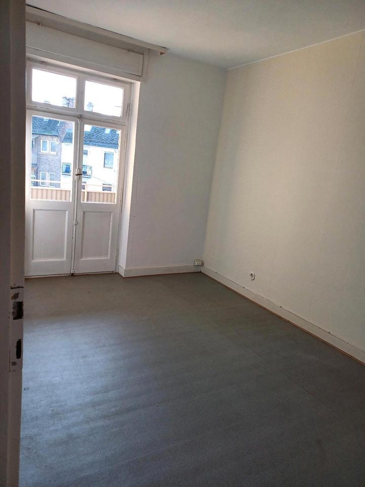 2 Zimmer Dachgeschoss Hobbyraum mit Küche,Balkon,WC OHNE DUSCHE zimmer