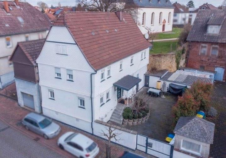 Charmantes großes Einfamilienhaus mit Hof zimmer