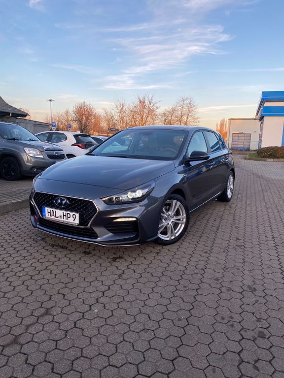 Hyundai i30 52.000 km 17.999 € Frankfurt 60327