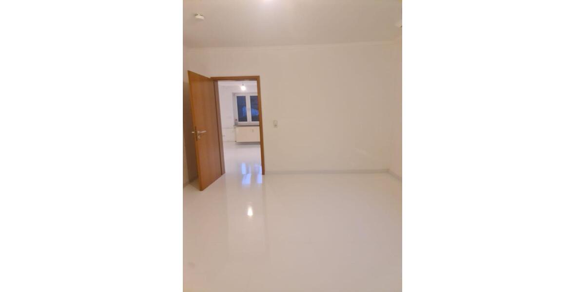 Frisch Renovierte schöne Helle 2 Zimmer-Wohnung mit Balkon 2 zimmer