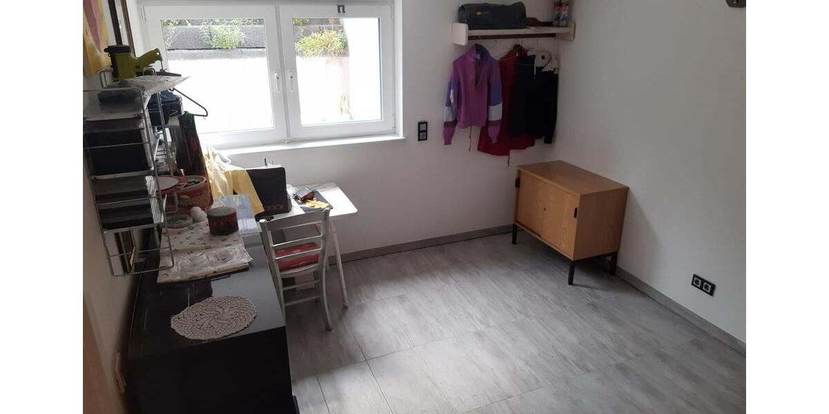 Sehr schöne Doppelhaus- Hälfte mit Wintergarten 6 zimmer