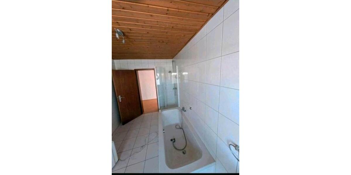 Dachgeschoßwohnung Rosbach vor der Höhe - 3 Zimmer, 90 m&sup2;, 850&euro; | Angebot:26301470