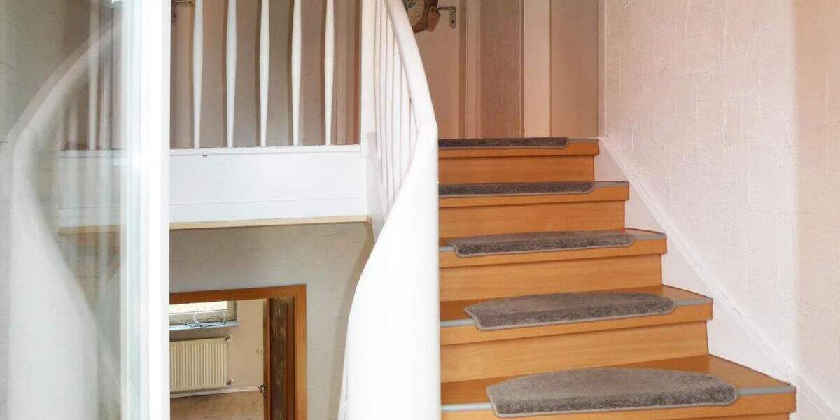 AUMÜLLER-Immobilien - Sympathische DHH mit Nebengebäude und sonnigere Hoffläche als Mietobjekt 4 zimmer