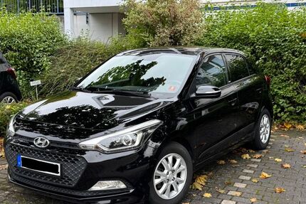Hyundai i20 80.268 km 8.499 € Schwalbach 65824
