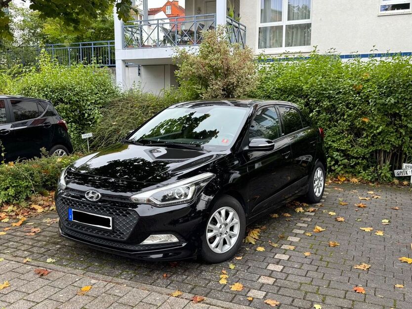 Hyundai i20 80.268 km 8.499 € Schwalbach 65824
