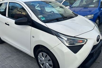 Toyota Aygo (X) 59.901 km 8.590 € FRANKFURT AM MAIN 60488