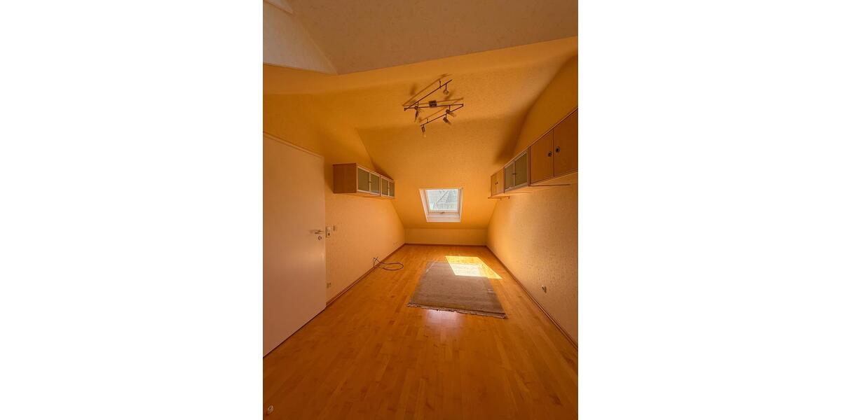 Dachgeschoßwohnung Bruchköbel - 3 Zimmer, 80 m&sup2;, 1.040&euro; | Angebot:26579126